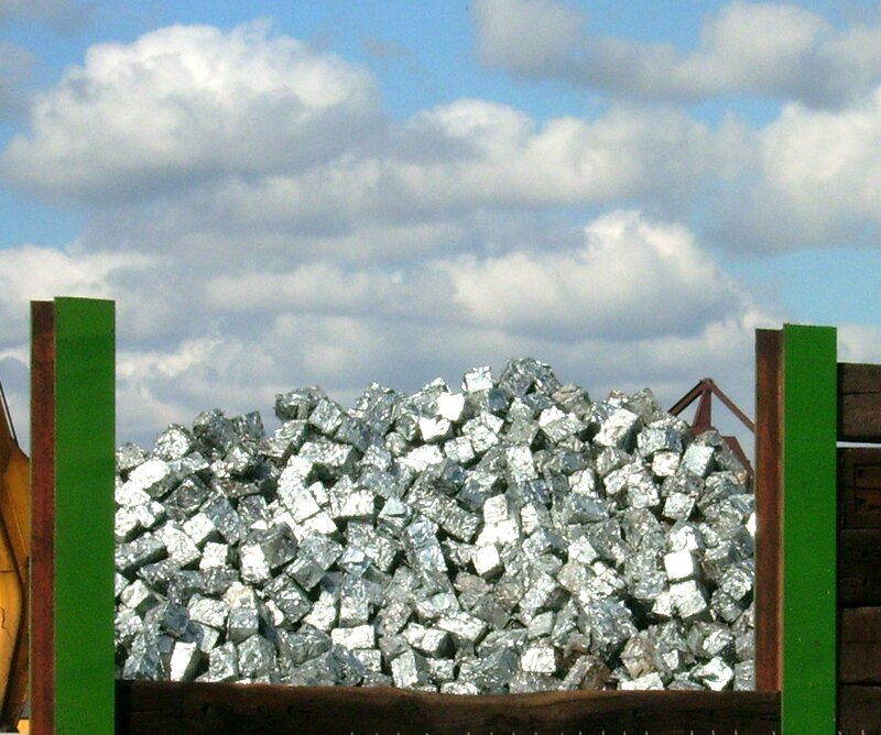 Sorted aluminium sheets and profile scrap